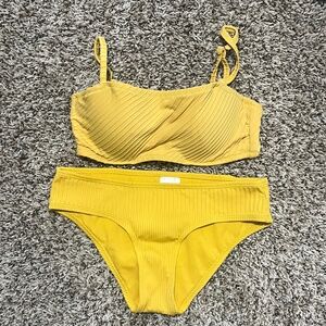 Shade & Shore Top 32B and Xhilaration Bottom XS Swimsuit